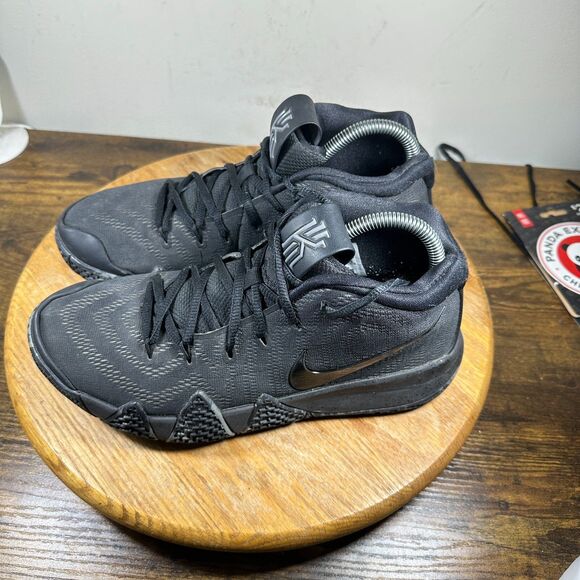 Nike Kyrie 4 Blackout Basketball Men\'s Size 8 Shoe Sneakers 943806-008 main image 6